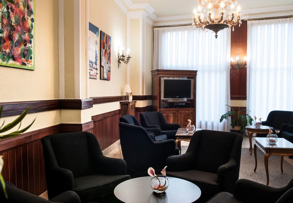 Hotel Madrid Bierzo ปอนเฟร์ราดา ภายนอก รูปภาพ