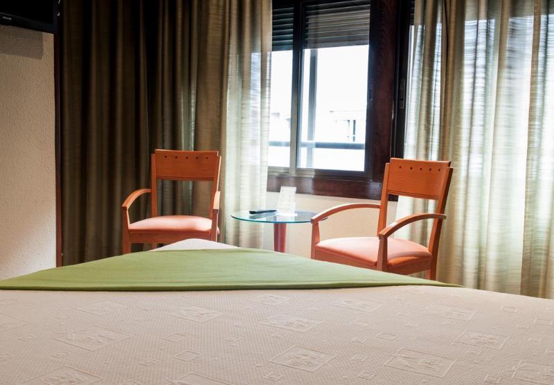 Hotel Madrid Bierzo ปอนเฟร์ราดา ภายนอก รูปภาพ
